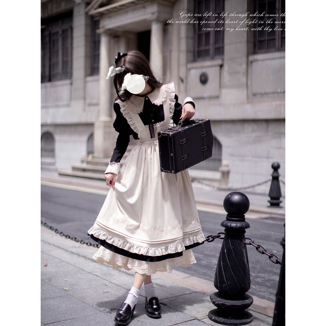 Delivery maid's classic dress and apron
