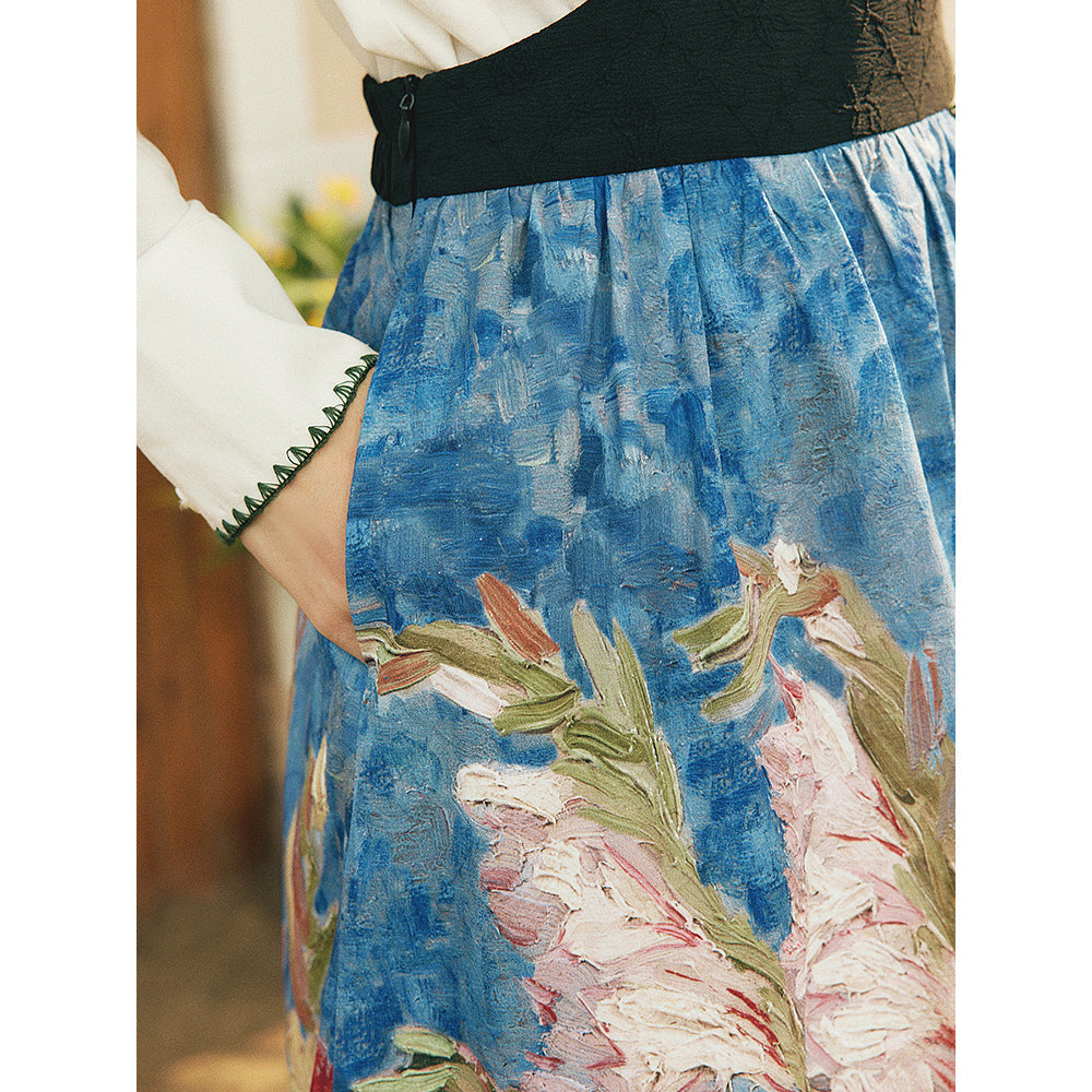 グラジオラスのある花瓶と野薔薇のストラップスカート
