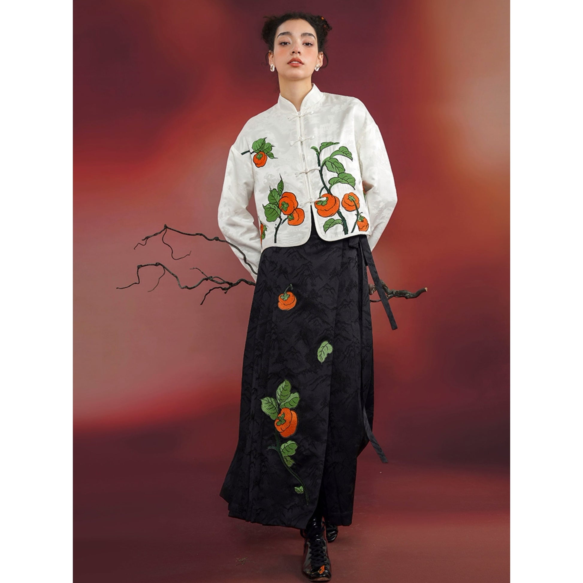 柿の実の刺繍チャイナジャケット（ホワイト）[2024年3月上旬発送予定]