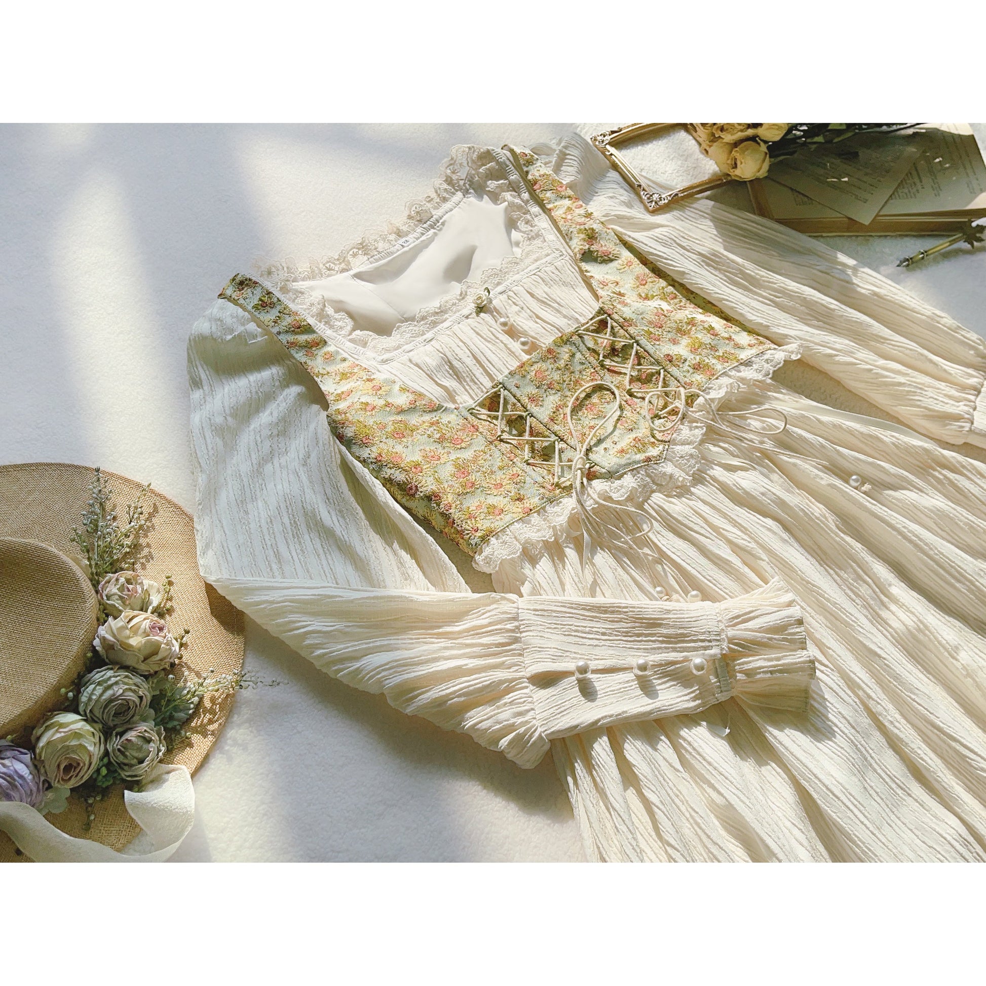 花群集の刺繍コルセットと編み上げワンピース