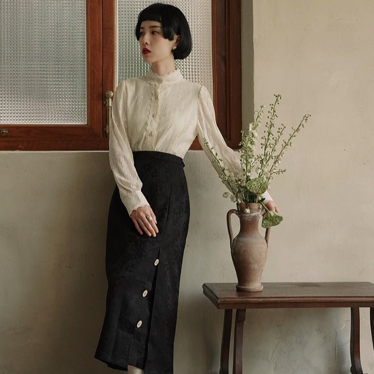 Embossed flower side slit black straight skirt