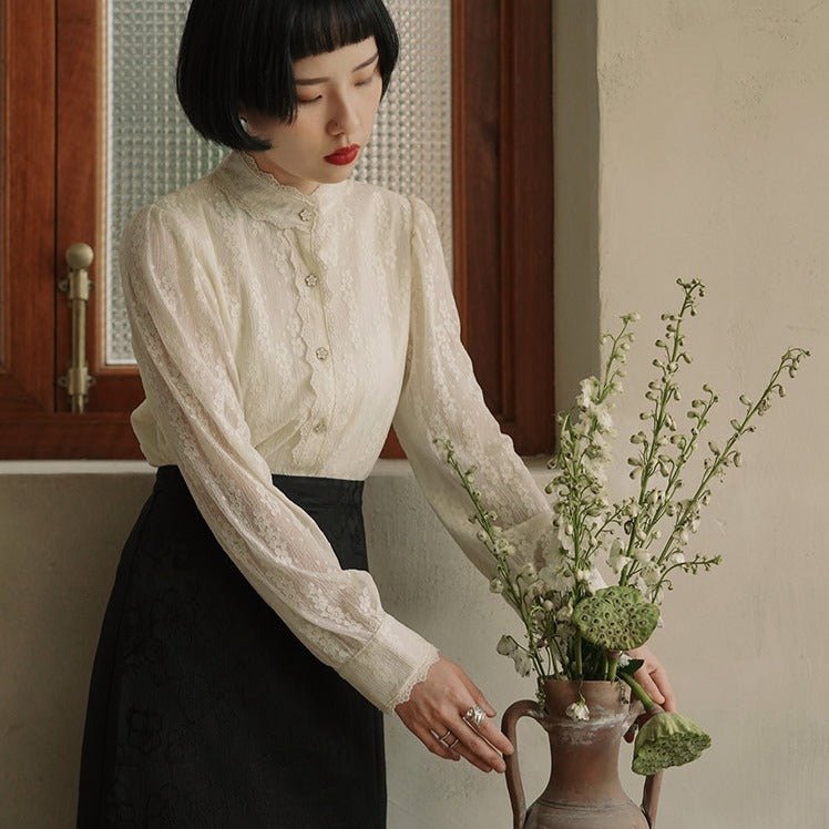 Embossed flower side slit black straight skirt