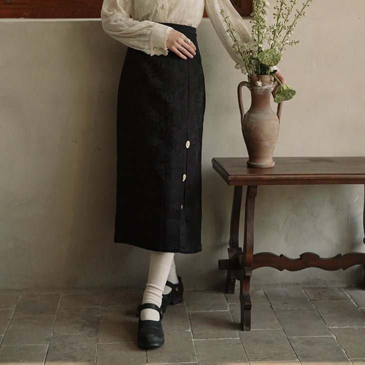 Embossed flower side slit black straight skirt