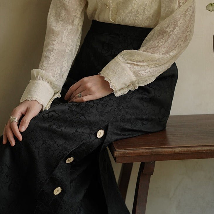 Embossed flower side slit black straight skirt