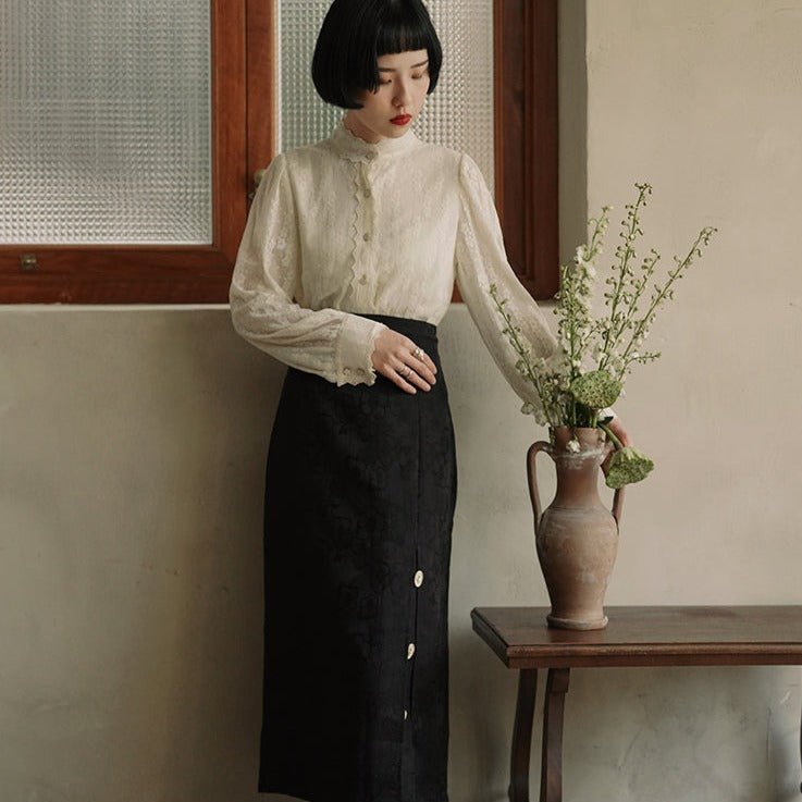 Embossed flower side slit black straight skirt