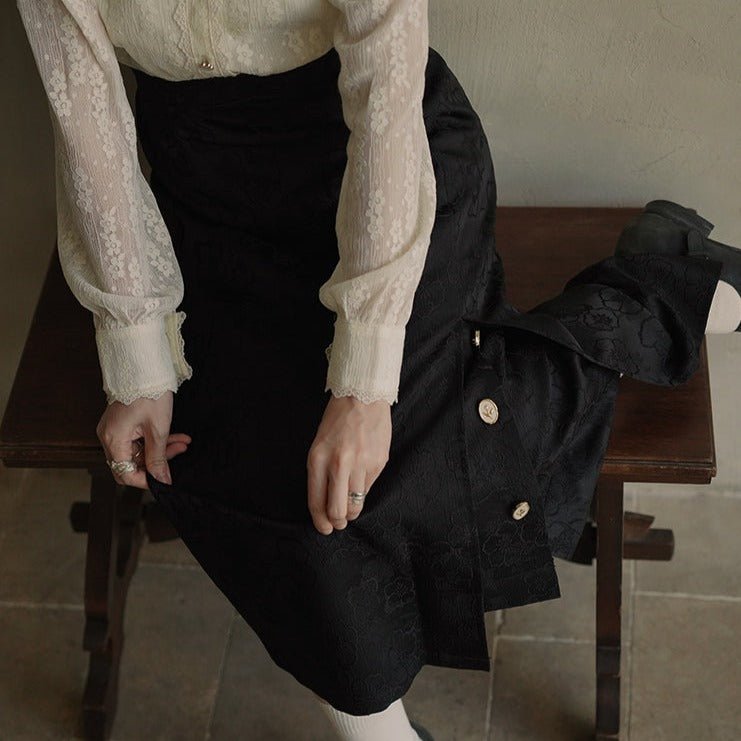 Embossed flower side slit black straight skirt
