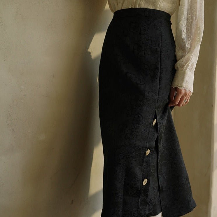 Embossed flower side slit black straight skirt