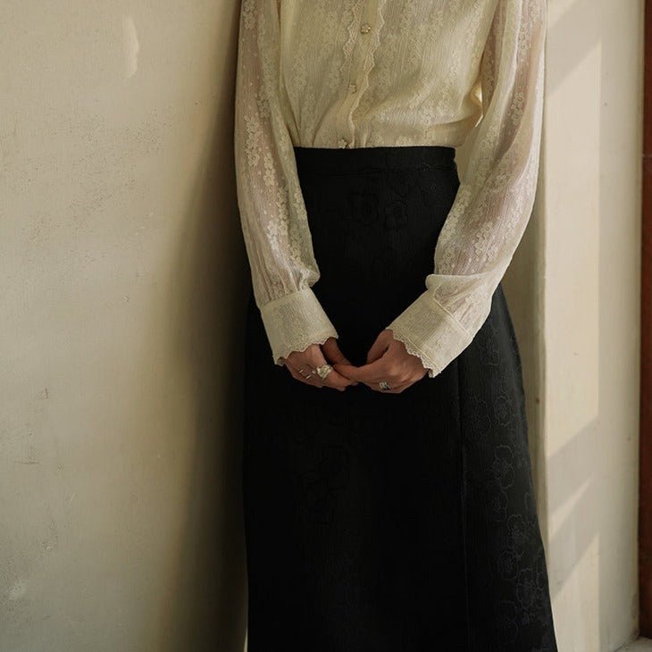 Embossed flower side slit black straight skirt