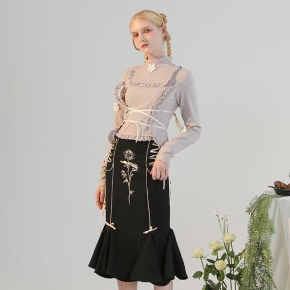 Galaxy rose embroidery black fishtail skirt
