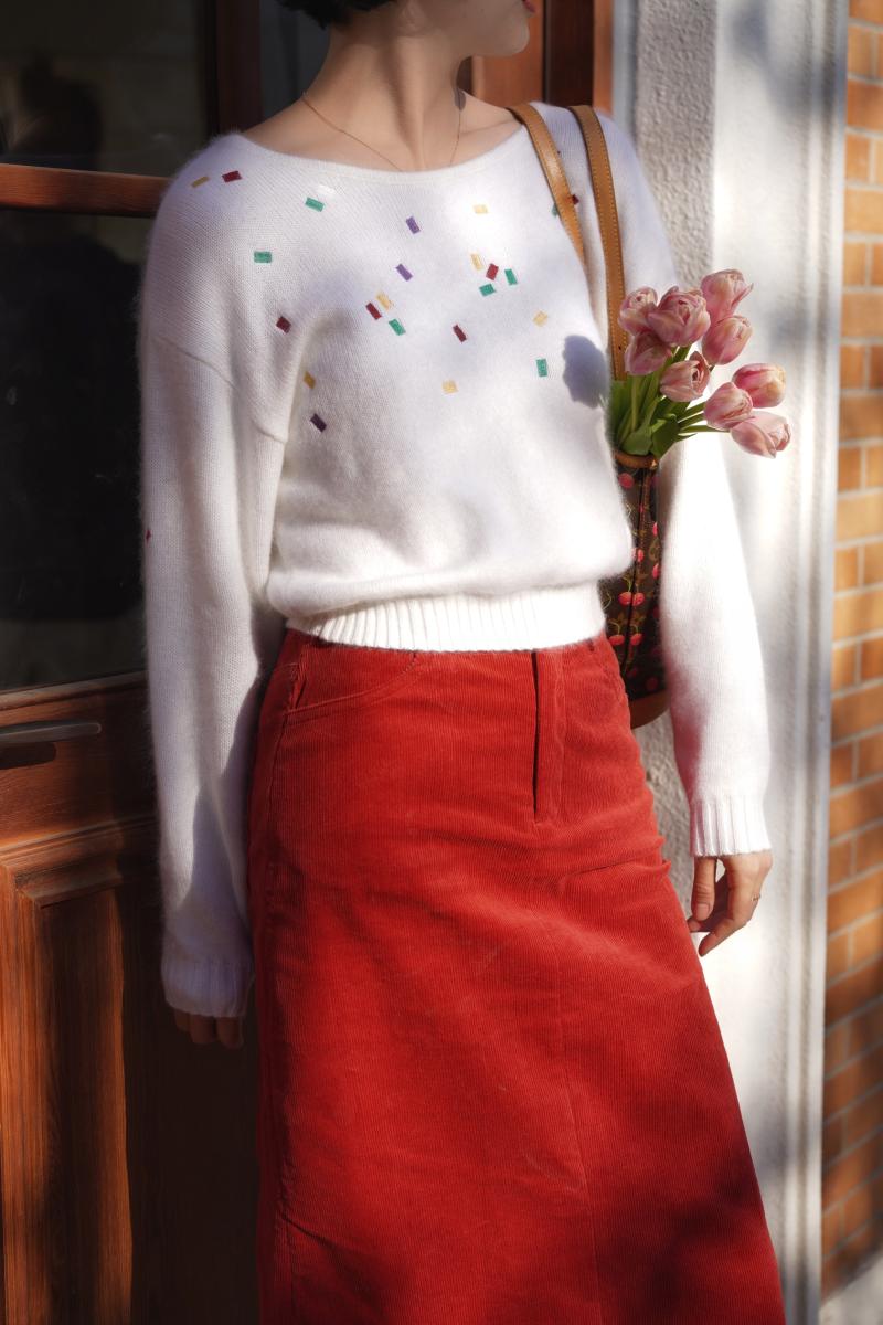 紙吹雪の刺繍ニットセーター