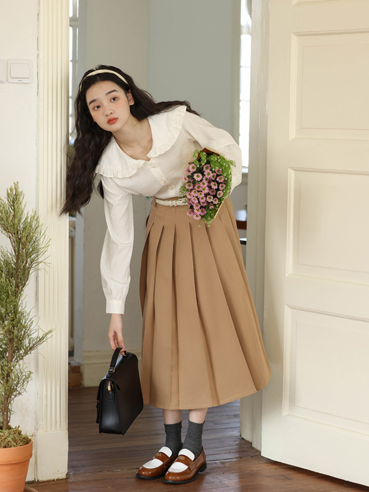 British girl high waist pleated skirt