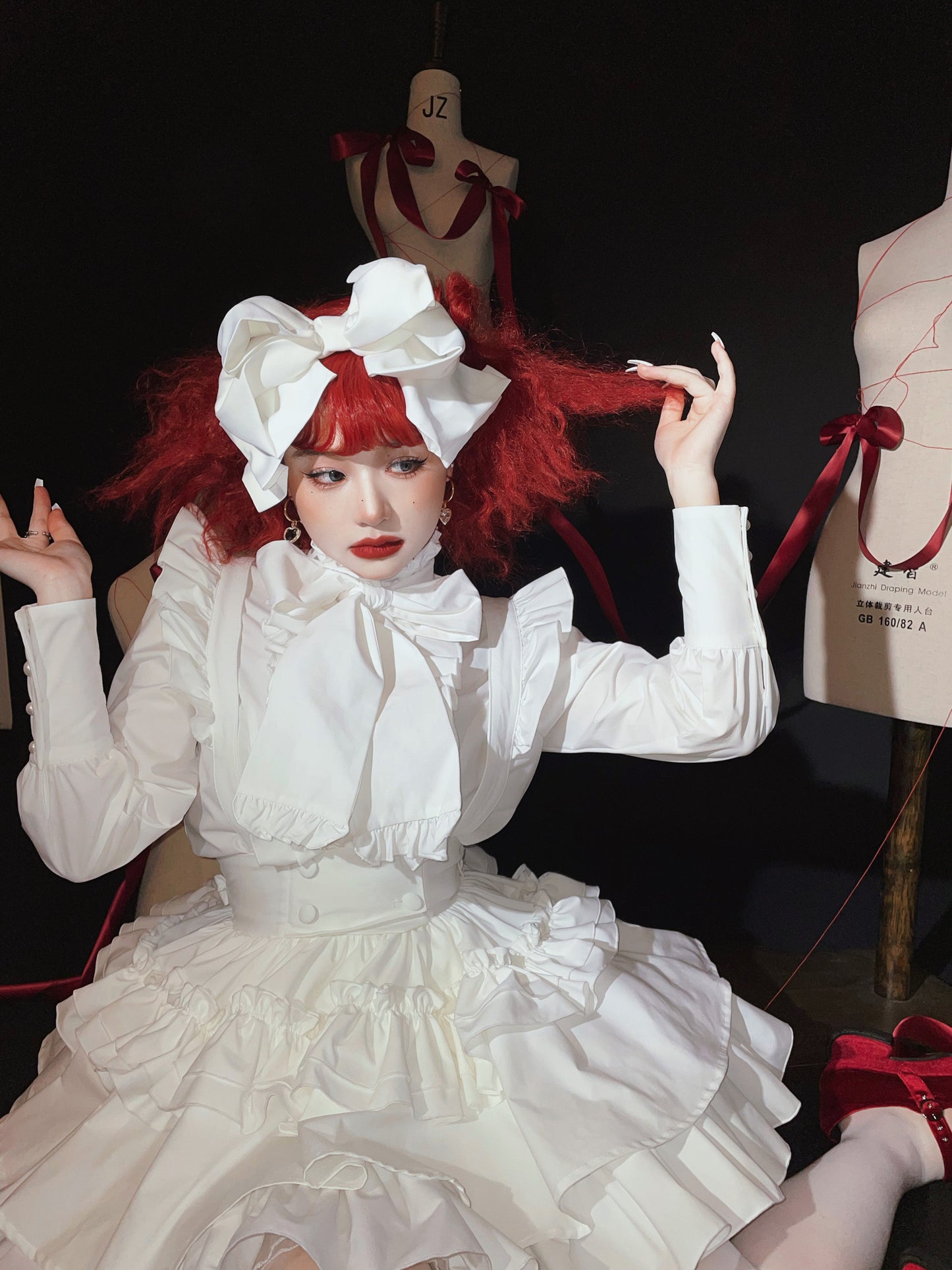 純白のお嬢様のゴシックリボンブラウス
