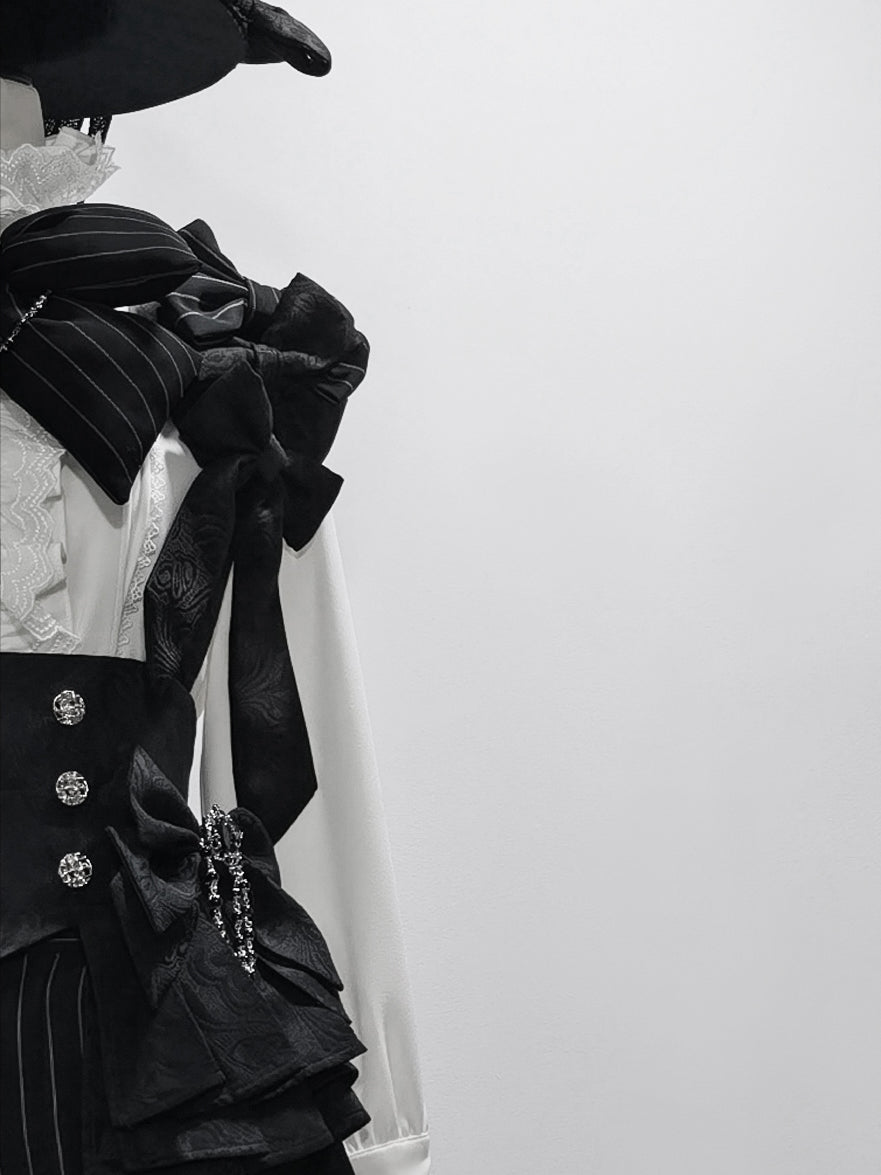 公爵騎士のジャガードコルセットと刺繍ブラウスとストライプハーフパンツとストライプバックリボンとリボンブローチと帽子[2023年7月中旬発送予定]