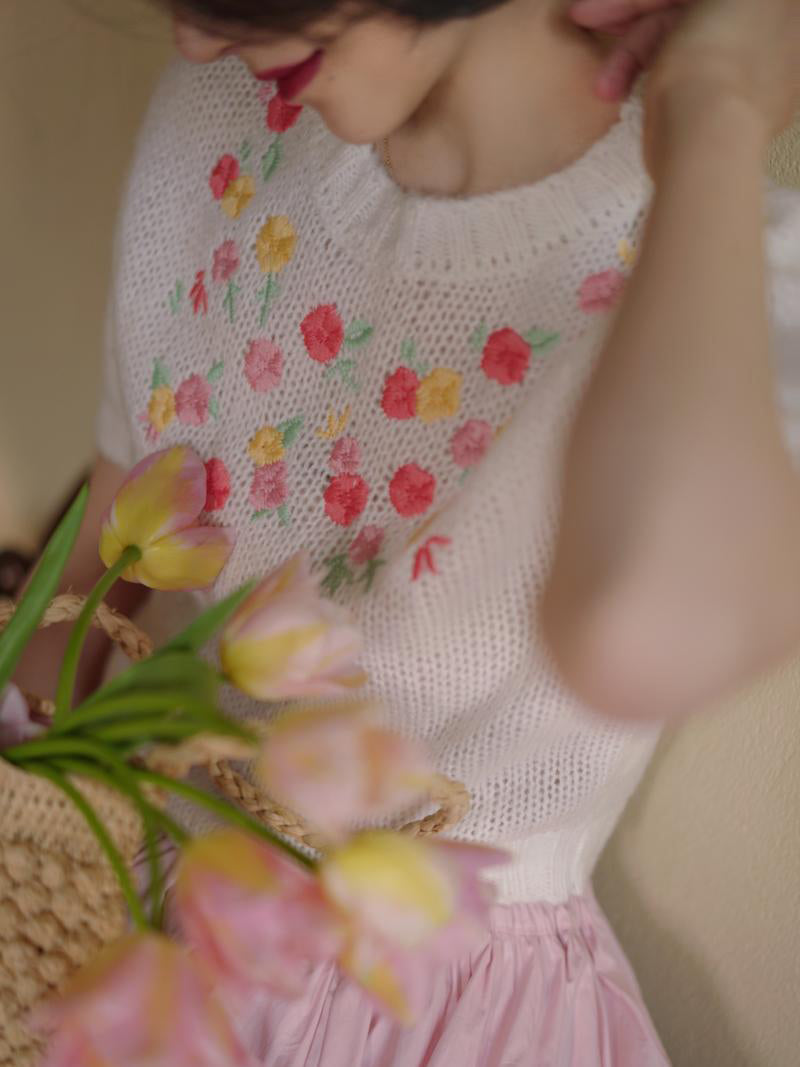 花咲く刺繍スリムニット