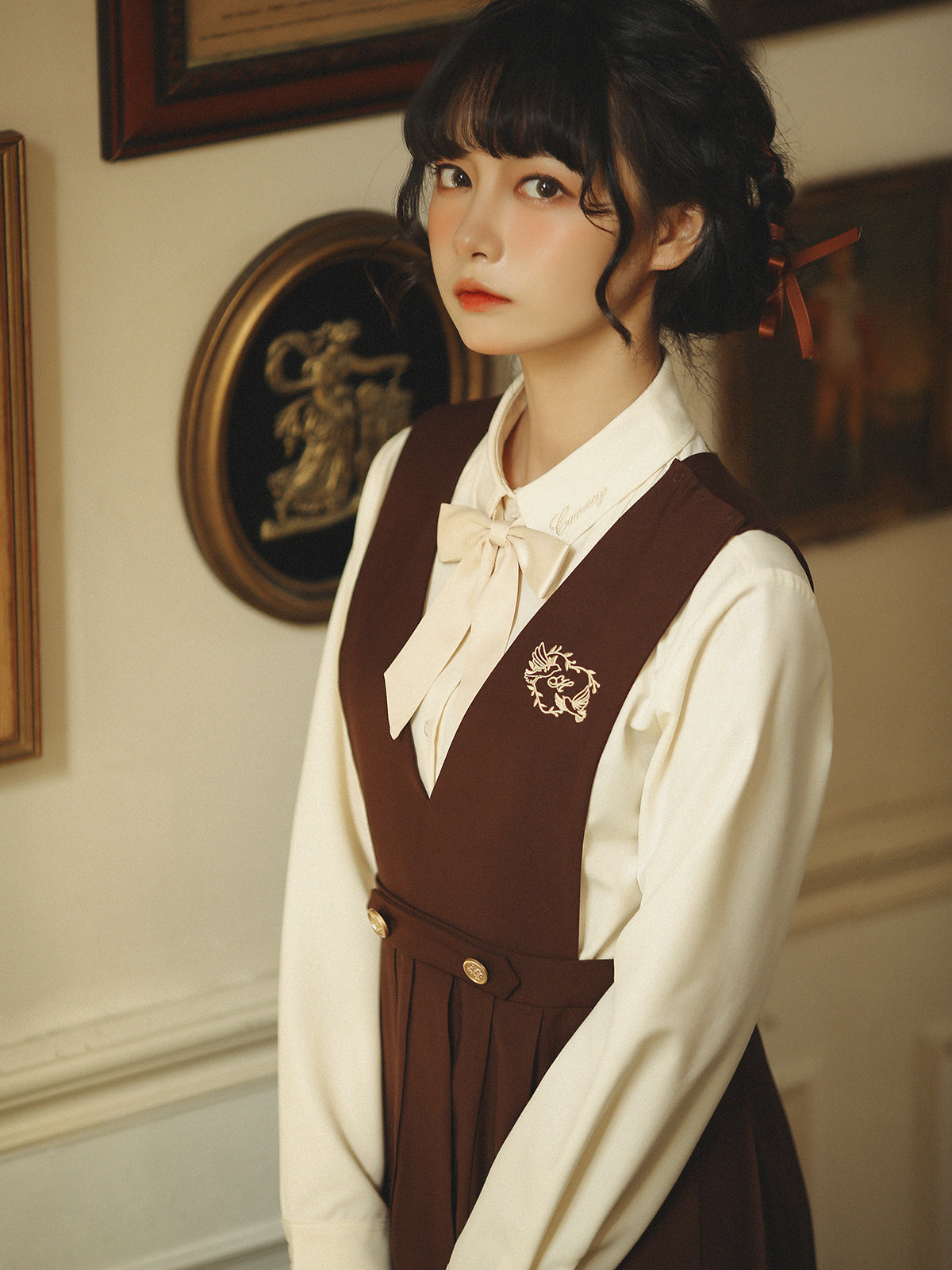 焦茶の文学少女クラシカルジャンパースカートとショートジャケットとブラウス