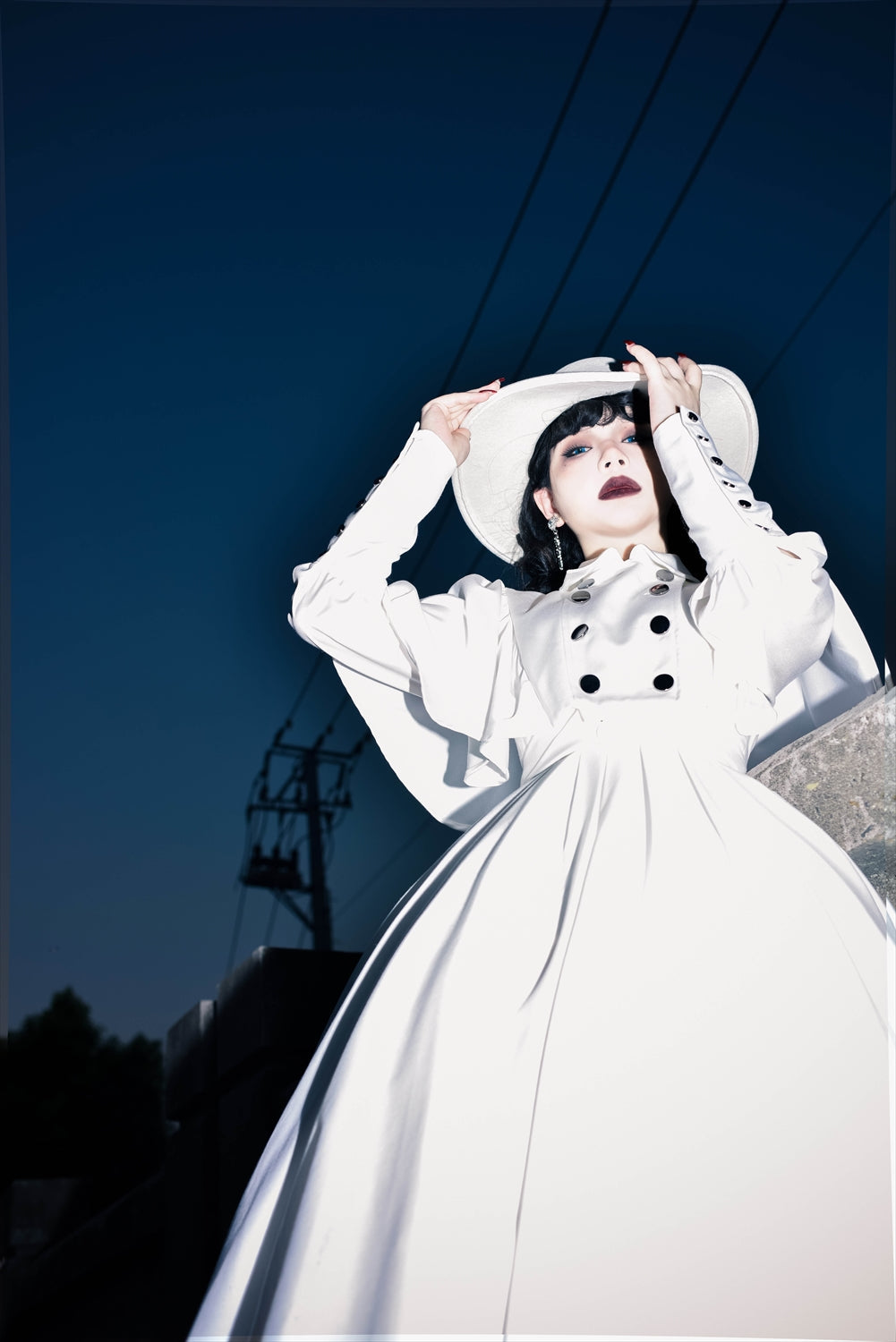 純白のお嬢様のゴシックケープ