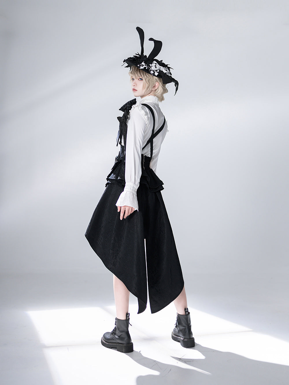 公爵騎士のジャガードコルセットと刺繍ブラウスとストライプハーフパンツとストライプバックリボンとリボンブローチと帽子[2023年7月中旬発送予定]