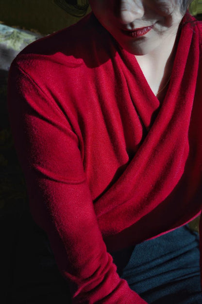 深紅の貴婦人ニットセーター