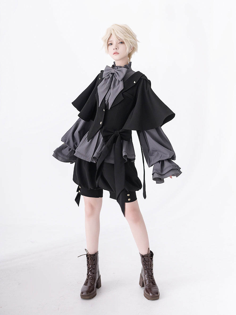 黒兎のお嬢様のフードジャケットとリボンブラウスとハーフパンツ[2023年7月中旬発送予定]