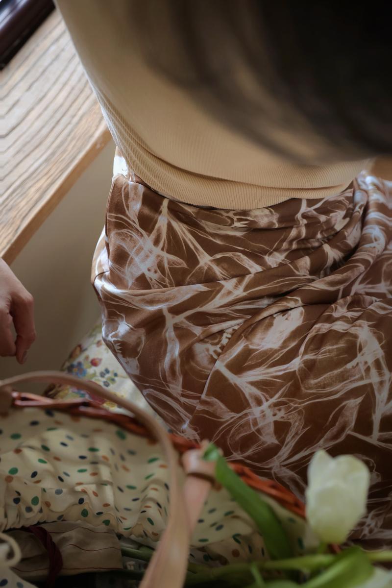 鬱金香の油彩画スリムスカート