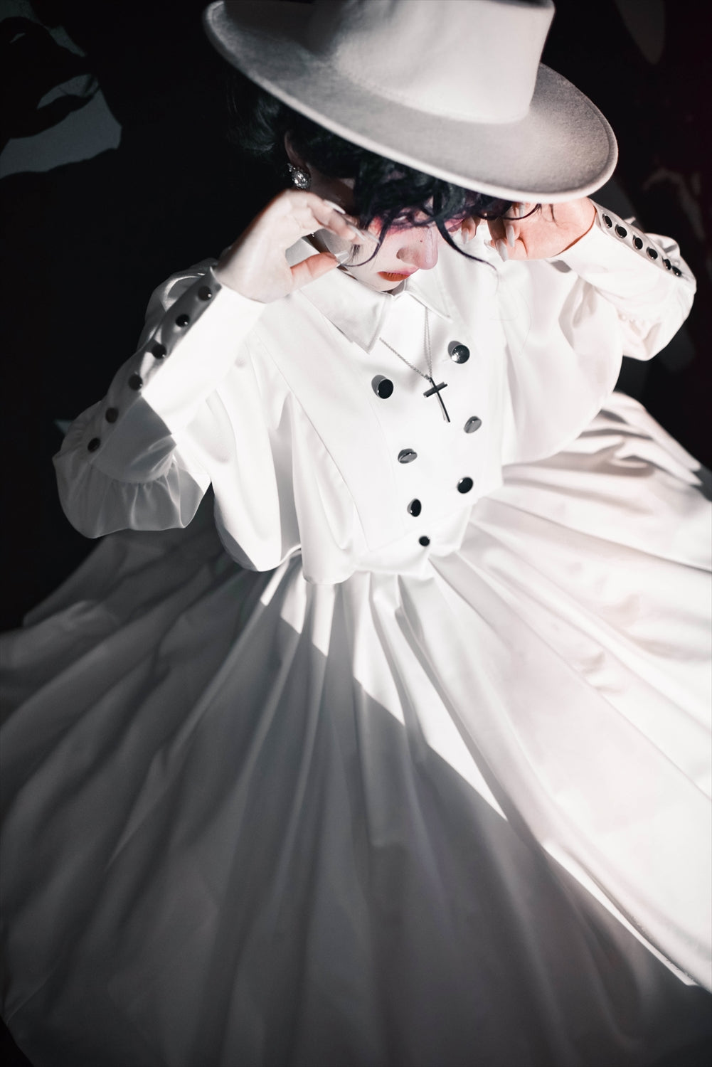 純白のお嬢様のゴシックケープ