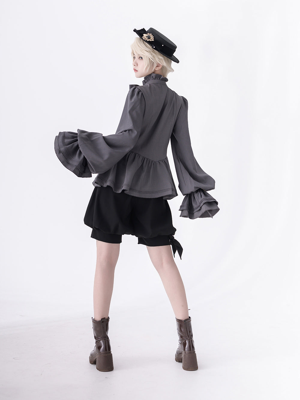 黒兎のお嬢様のフードジャケットとリボンブラウスとハーフパンツ[2023年7月中旬発送予定]