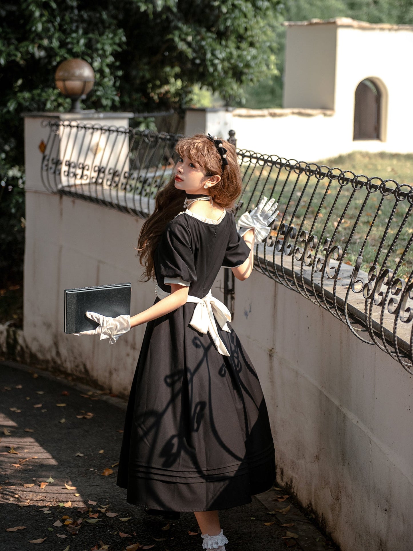 漆黒のお嬢様の文学クラシカルワンピース