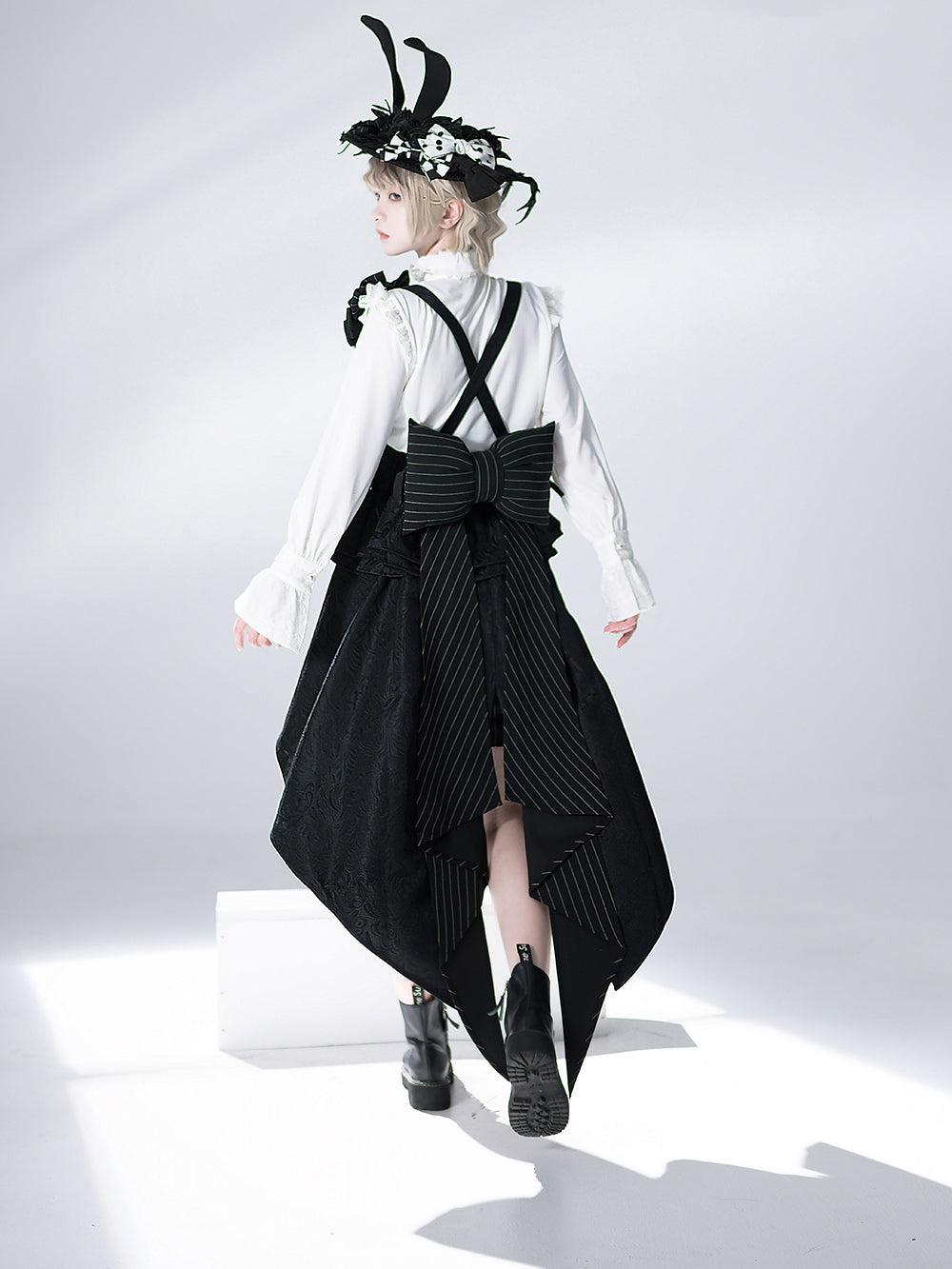 公爵騎士のジャガードコルセットと刺繍ブラウスとストライプハーフパンツとストライプバックリボンとリボンブローチと帽子[2023年7月中旬発送予定]