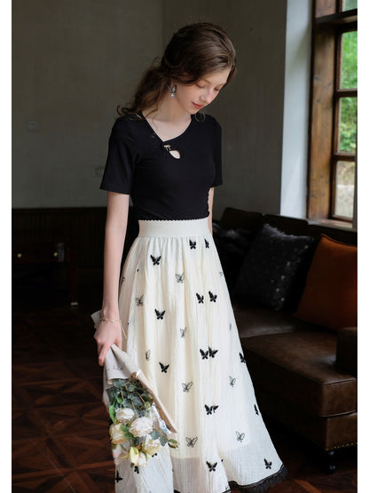 漆黒の蝶の刺繍ハイウエストスカート