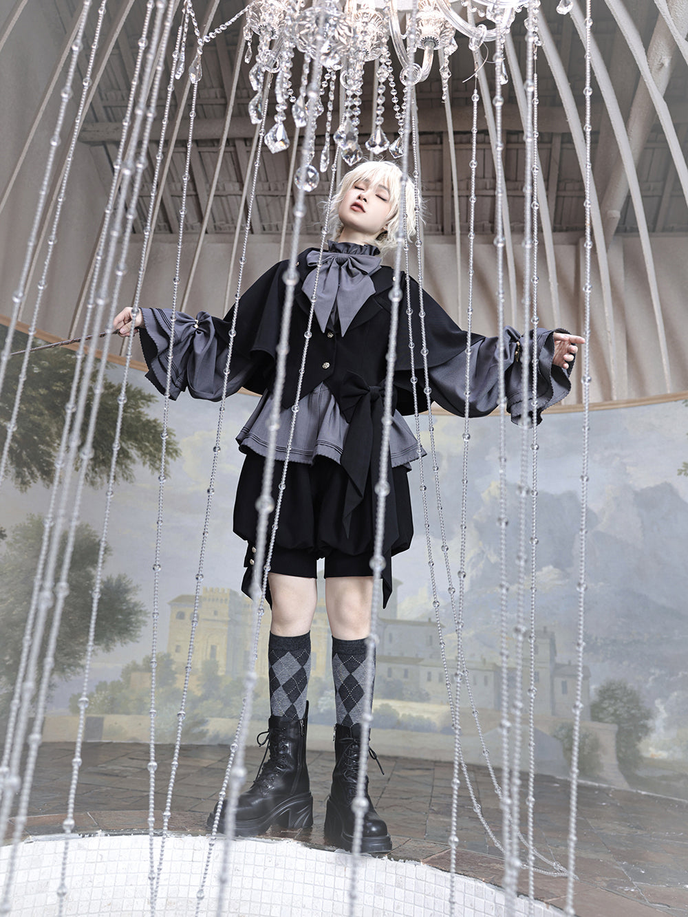 黒兎のお嬢様のフードジャケットとリボンブラウスとハーフパンツ[2023年7月中旬発送予定]