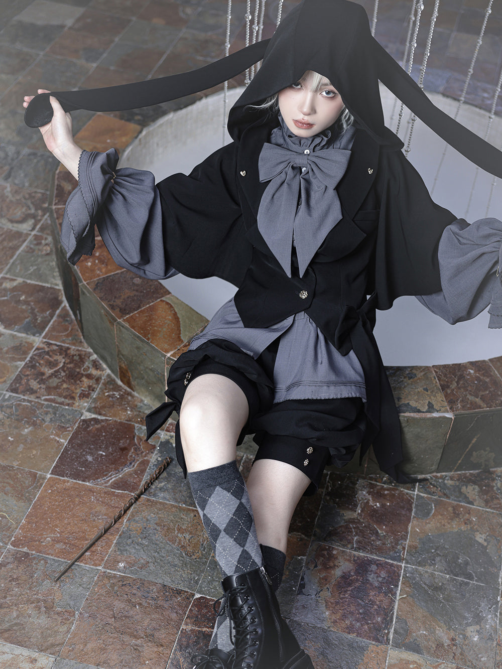 黒兎のお嬢様のフードジャケットとリボンブラウスとハーフパンツ[2023年7月中旬発送予定]