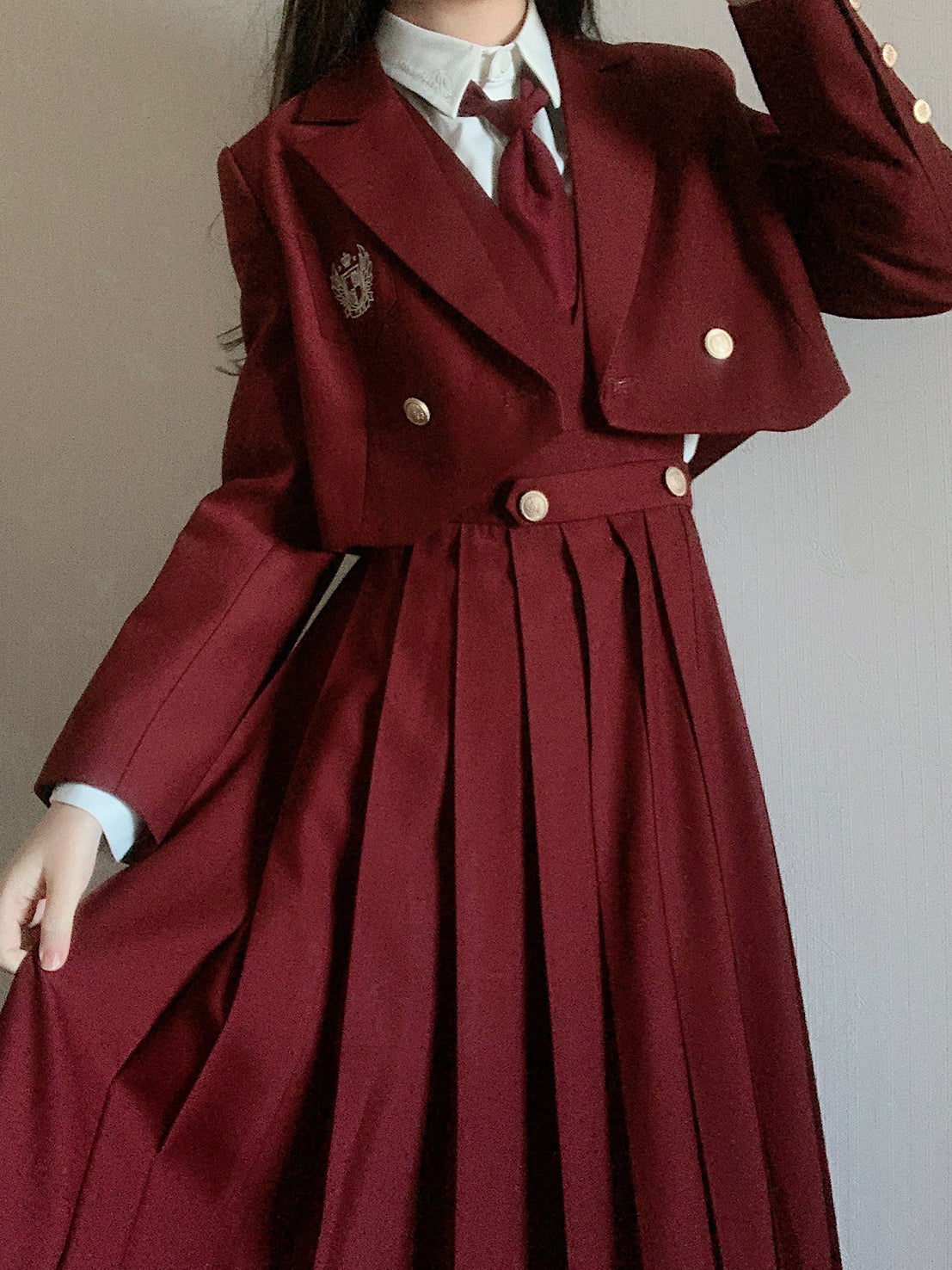 深紅の文学少女クラシカルジャンパースカートとショートジャケットとブラウス