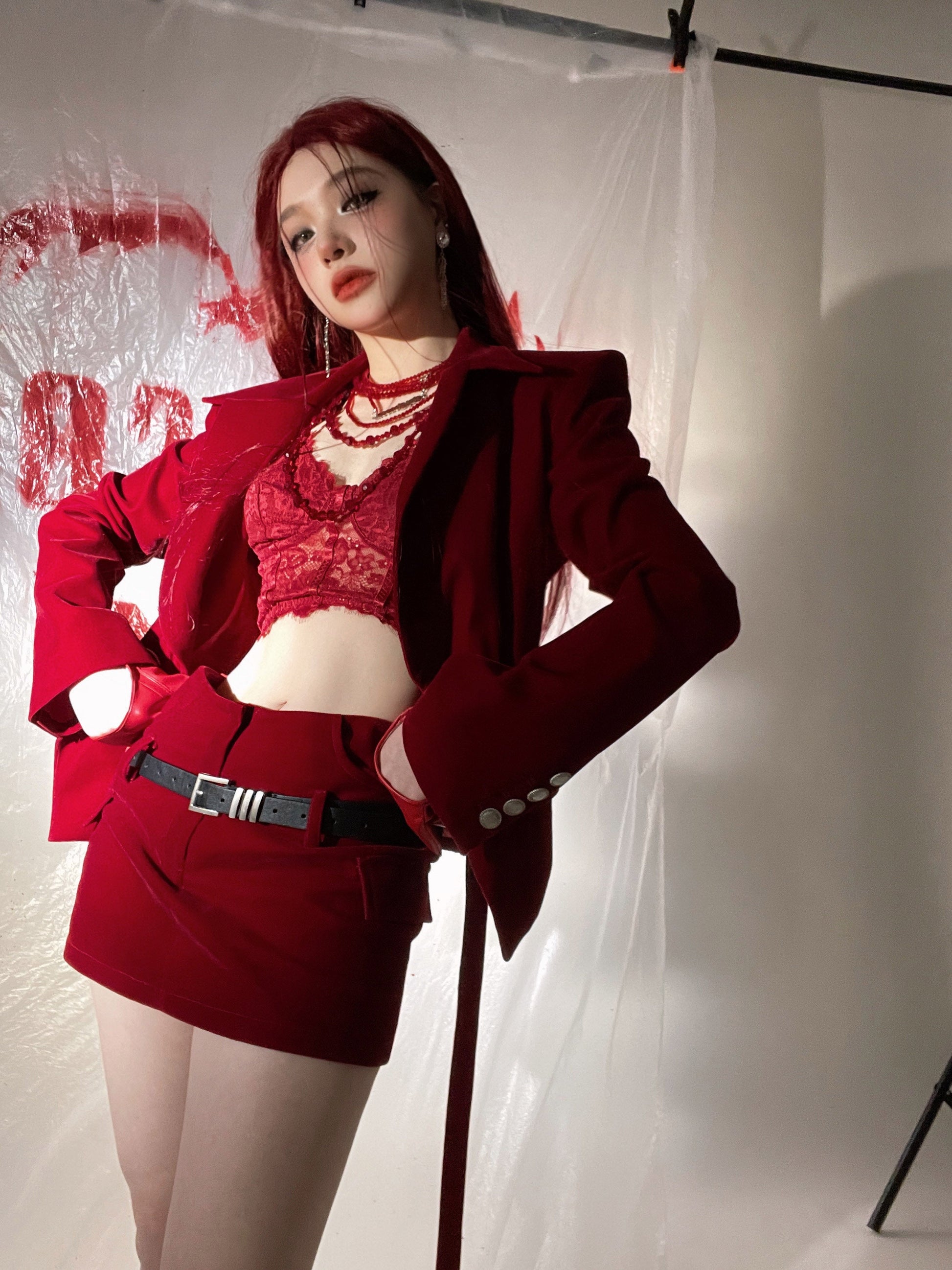 深紅の貴婦人のベルベットショートスカート
