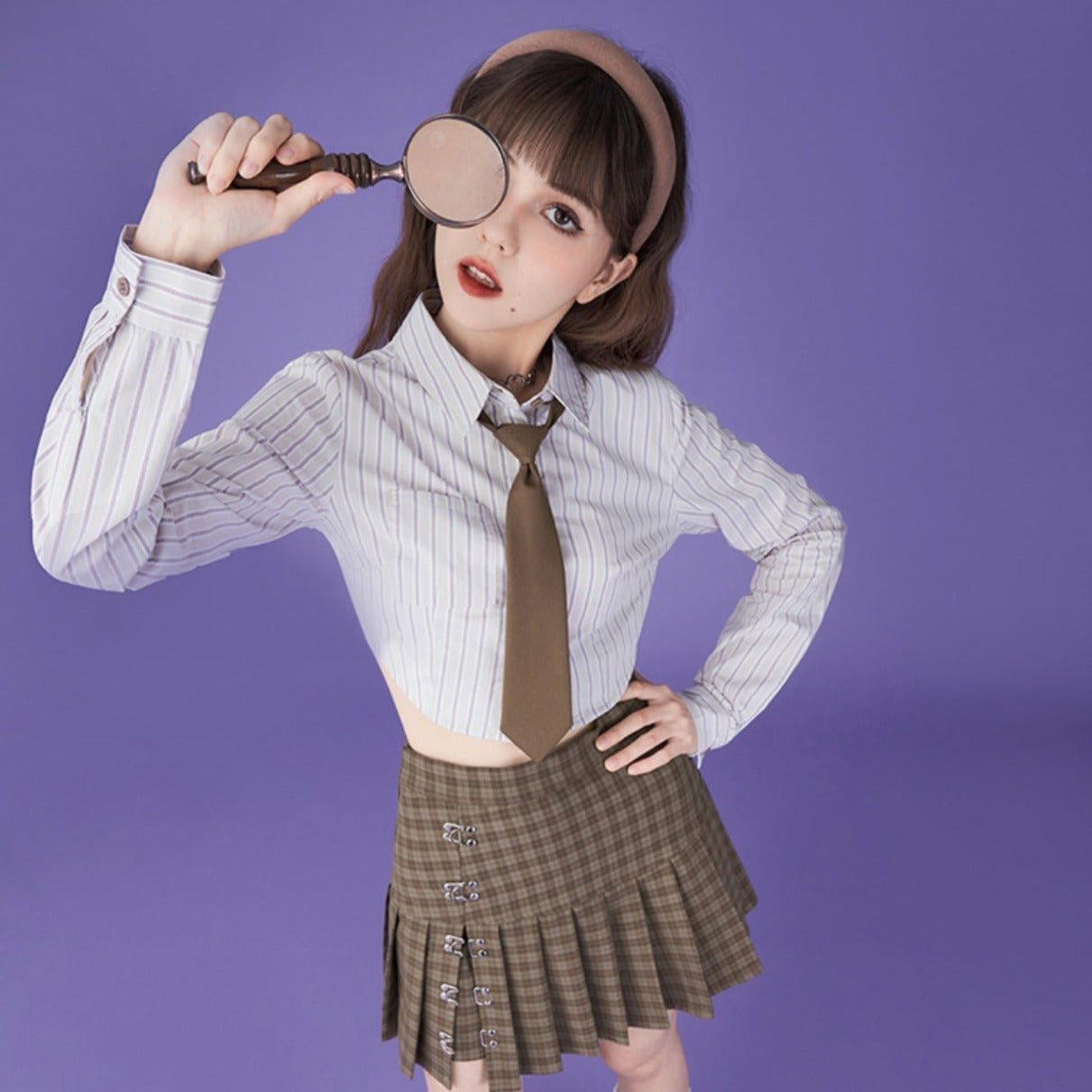 Retro long-sleeved short shirt is a tie