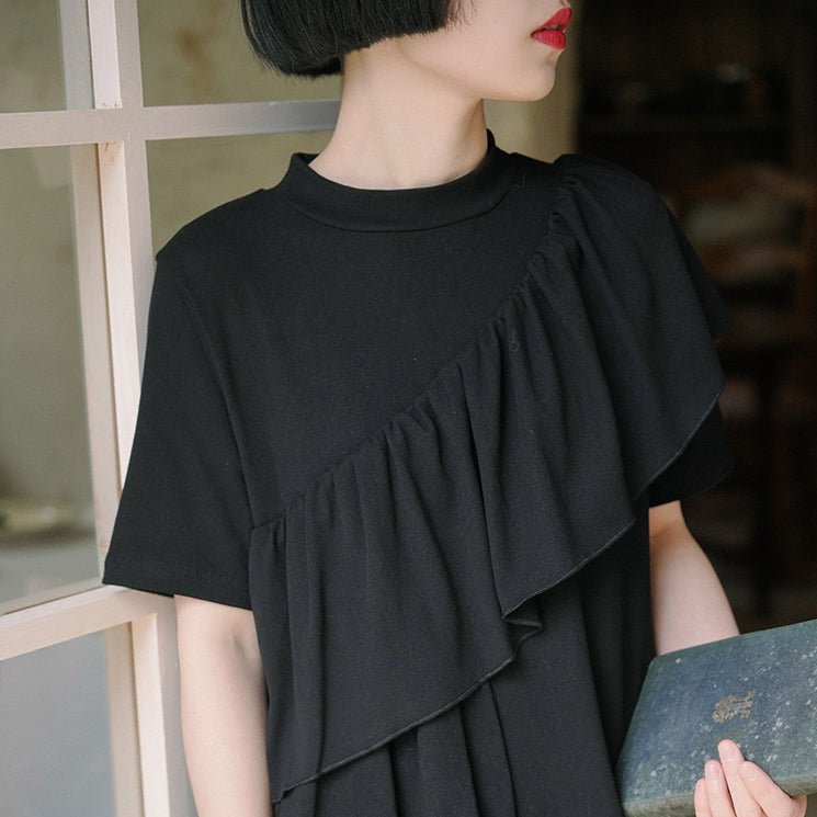 Round neck black short-sleeved dress